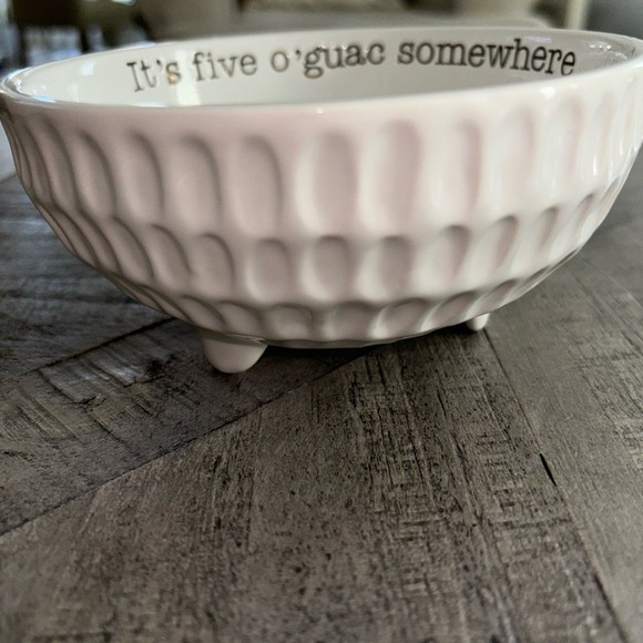 Mud Pie Guacamole dish - Picture 2 of 5